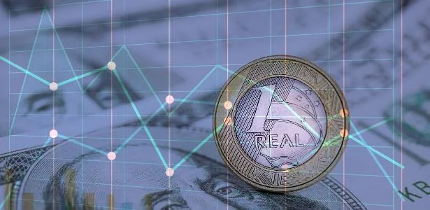 Dólar ronda R$ 5 e Bolsa consolida alta, com eleições e petróleo no dia
