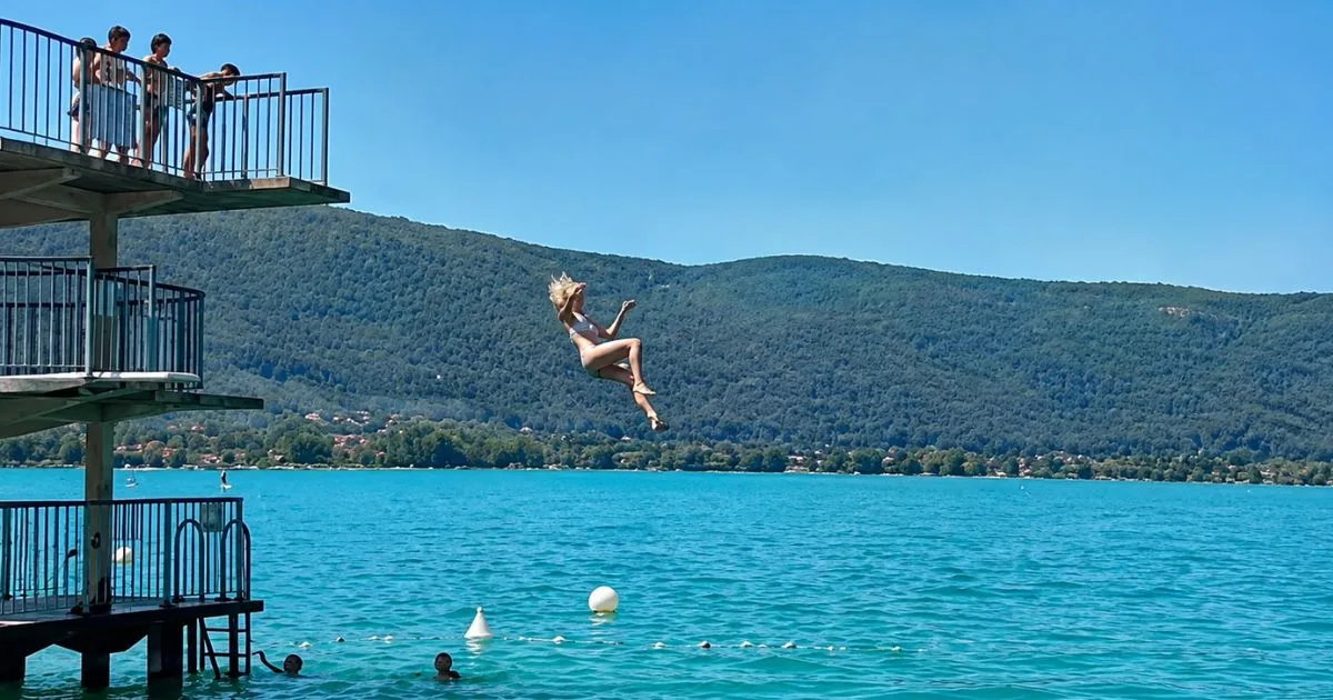 Apresentadora e ex-atleta curtia as férias quando, ao errar o salto no lago, foi levada às pressas à UTI; a situação fica tensa no momento em que ela passa por um procedimento pulmonar