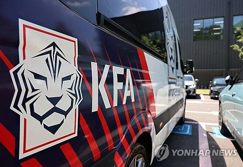 축구협회, 대표팀 임시 감독 서류 전형 완료…이번 주 면접 돌입