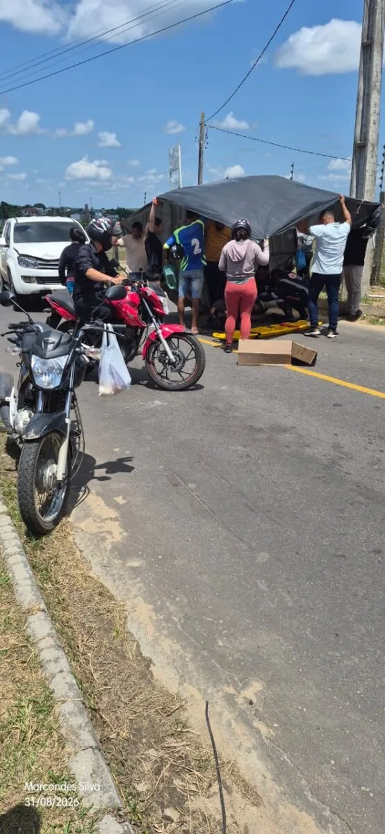 Colisão entre caminhonete e moto deixa homem ferido em Cruzeiro do Sul