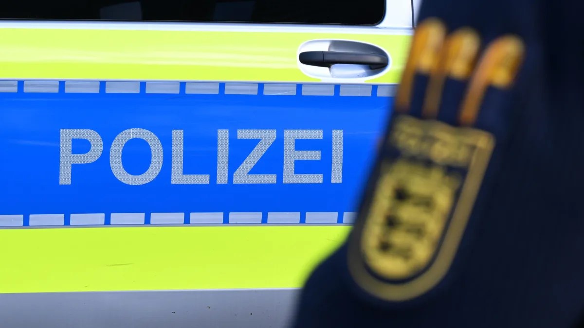 Vor der Polizei versteckt: Betrunkener Autofahrer verrät sich durch Schnarchen