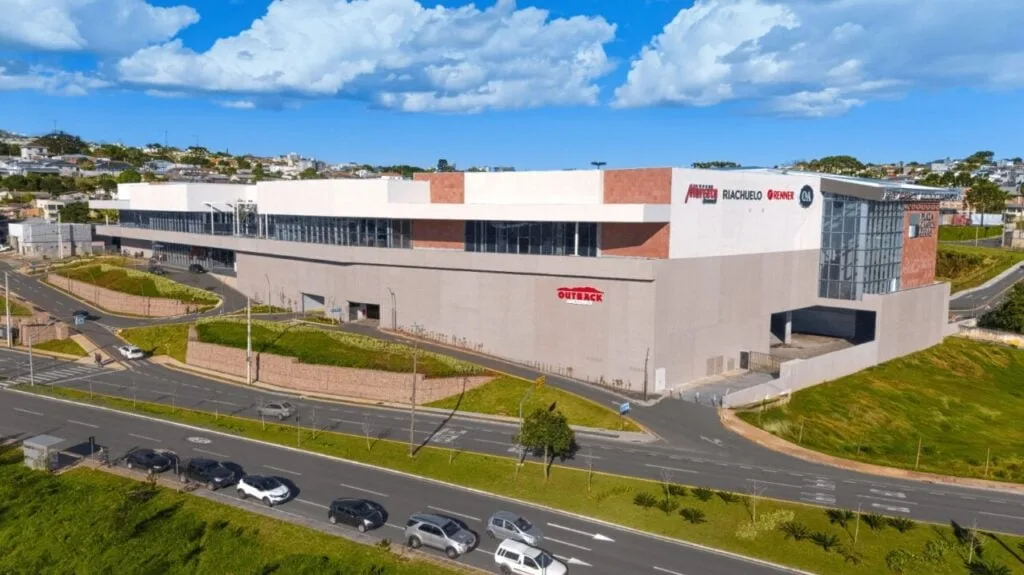 Shopping recém-inaugurado em cidade do Paraná fatura R$ 100 milhões e anuncia expansão