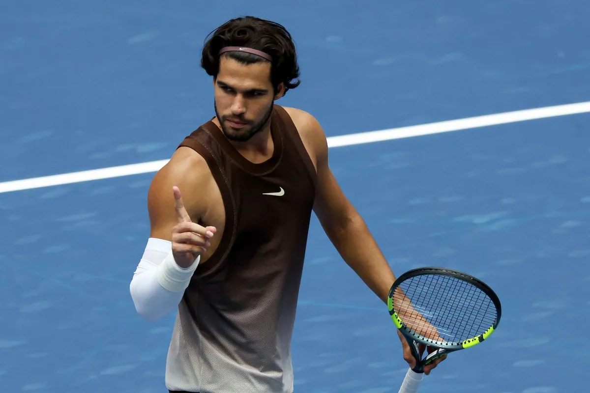 Алькарас с «баранкой» победил соперника и вышел в третий круг US Open — 2026