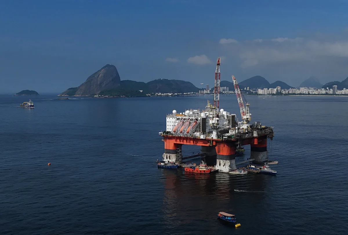Produção de petróleo no Oriente Médio deve seguir parcialmente paralisada até 2027, diz agência dos EUA