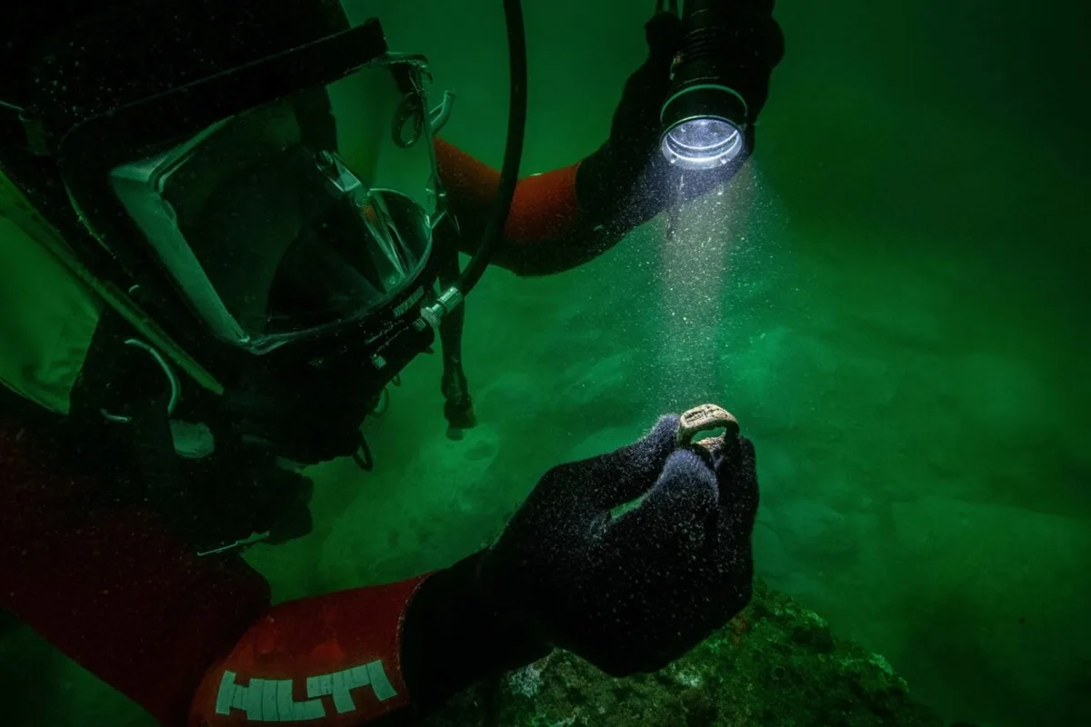 Undersea Archaeologists Recover the Only Known Ring Engraved With the Lighthouse of Alexandria