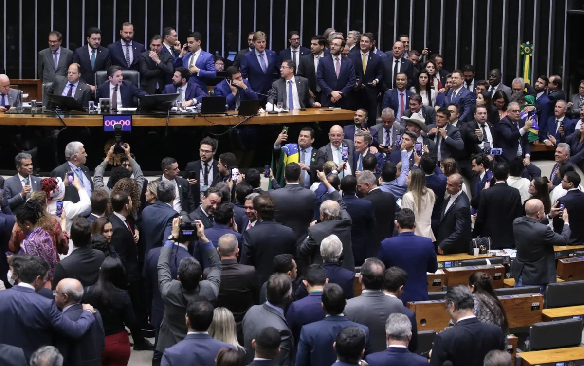 VÍDEO: Qual a diferença entre deputado estadual e federal?