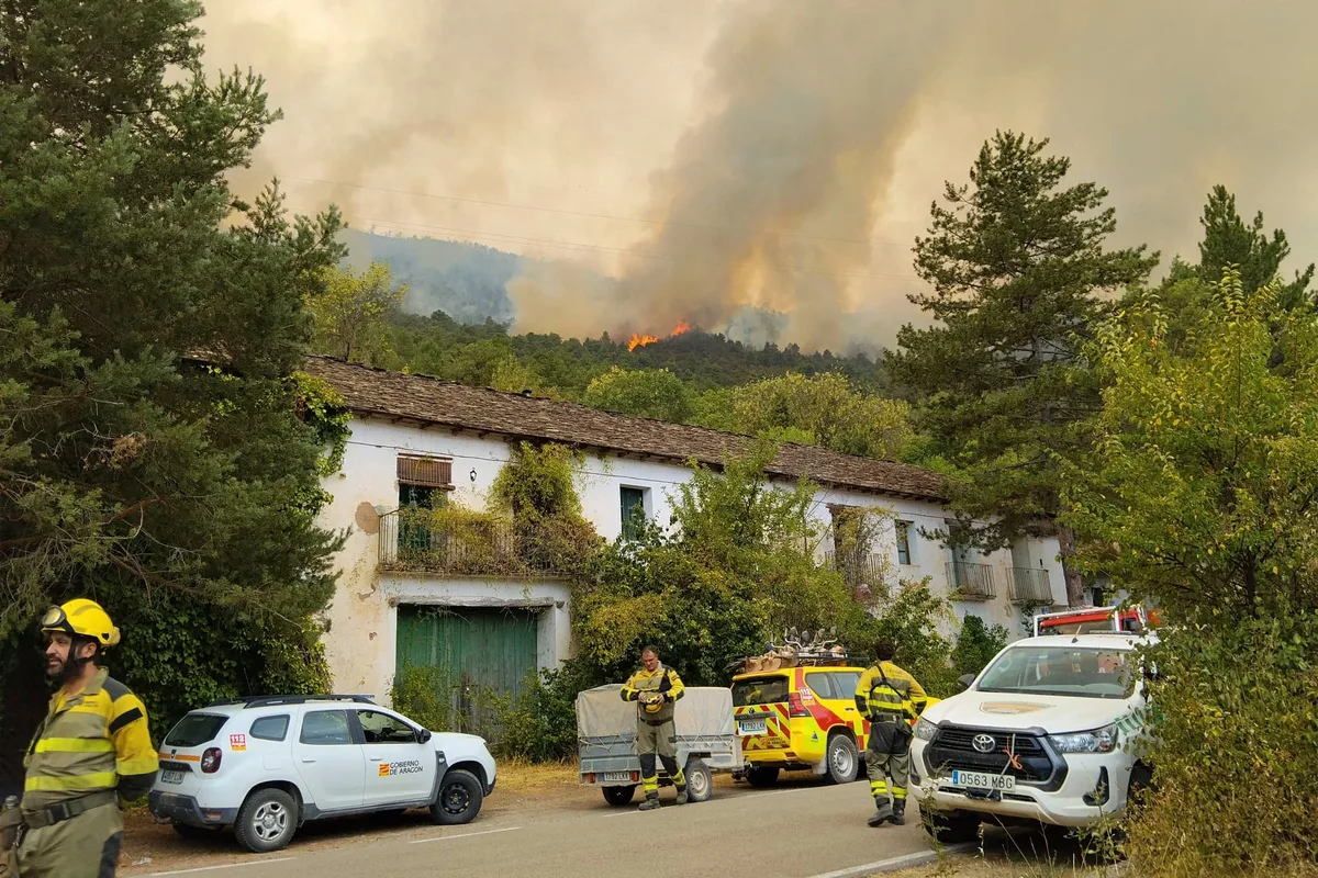 El incendio de Las Peñas de Riglos (Huesca) entra en una fase favorable tras afectar a 17.500 hectáreas y el Gobierno de Aragón prepara el retorno de los evacuados