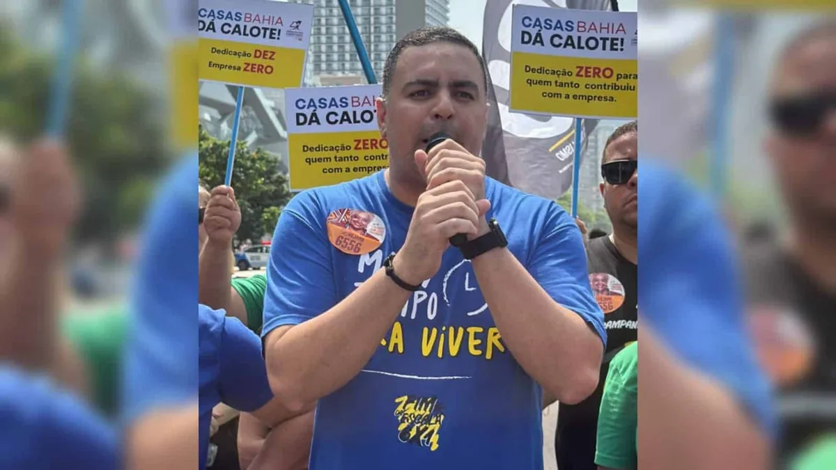 Casas Bahia: Sindicato dos Comerciários e demitidos sem rescisão fazem manifestação