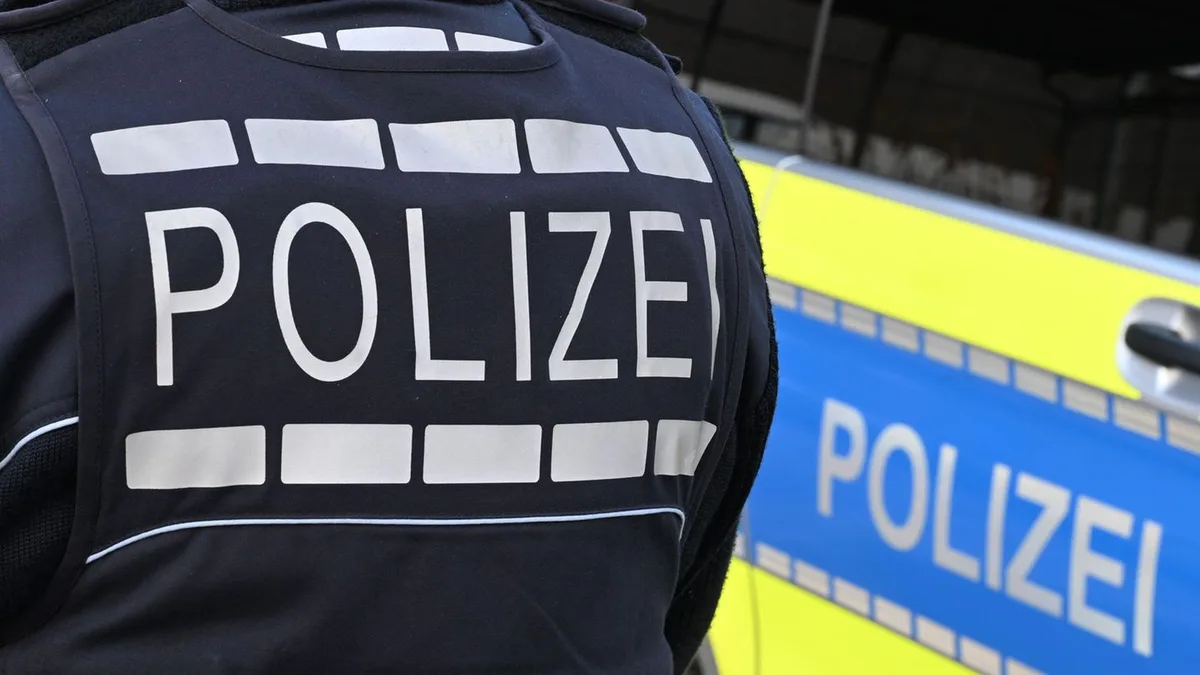 Großeinsatz: Mit Waffen bedroht - Zwölfjähriger alarmiert Polizei