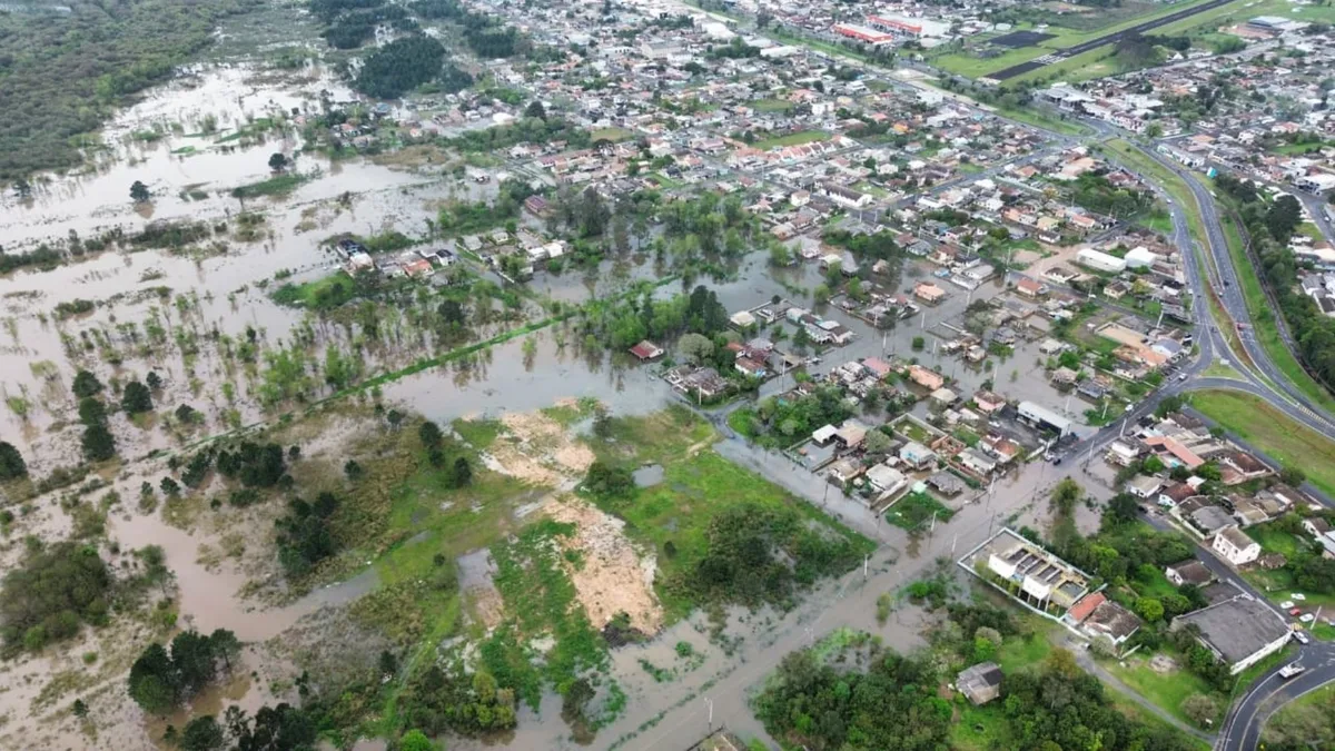 Sete dias de chuvas afetam 22 mil pessoas no Paraná e deixam 4 mortos e 2 desaparecidos; cidades estão alagadas e rodovias interditadas