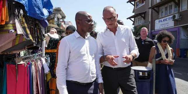 Depuis Mayotte, Edouard Philippe répond aux critiques de Jean-Luc Mélenchon : « J’aimerais qu’il vienne ici et qu’il constate que la crise migratoire est prégnante »