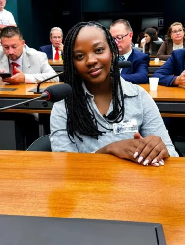 Ana Elisa, deputada mais jovem eleita em MG, denuncia ameaça de morte, estupro e racismo; e-mail chocante é divulgado Ana Elisa, deputada mais jovem eleita em MG, denuncia ameaça de morte, estupro e racismo; e-mail chocante é divulgado (Reprodução/Instagram)