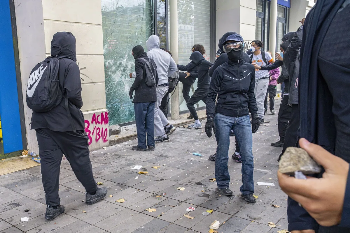 Manifestations du 17 octobre : qui sont les casseurs qui ont pris part aux violences et aux dégradations ?