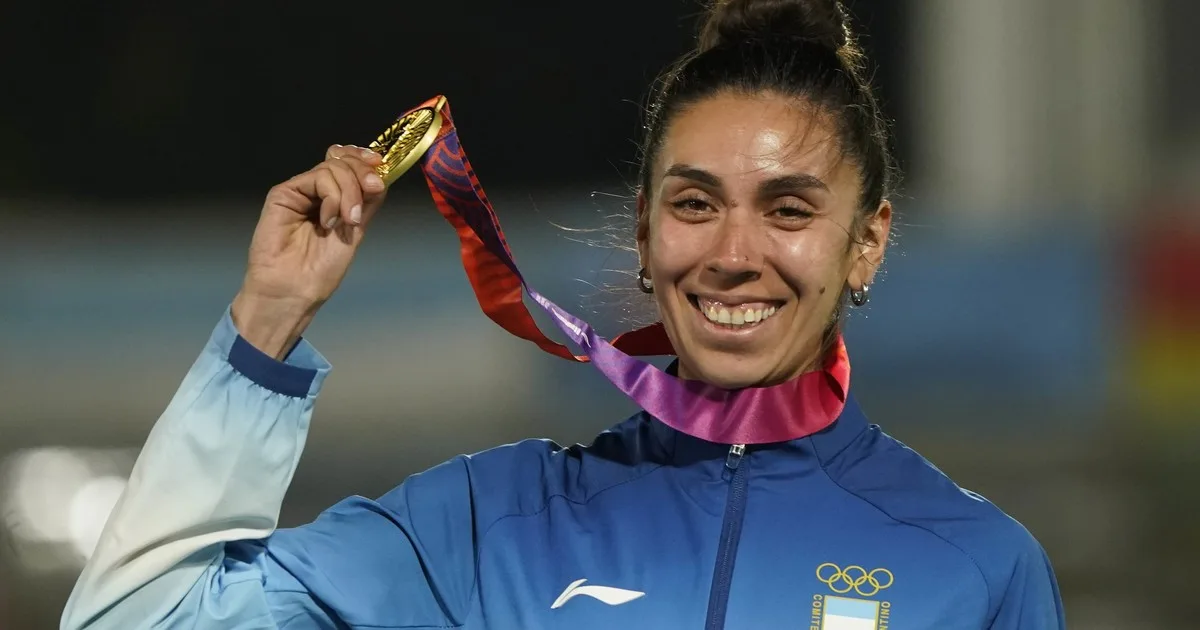 Micaela Levaggi, de vender rifas por su beca rechazada a darle la primera medalla dorada al atletismo en los Juegos Suramericanos: "Es todo lo que soñaba"