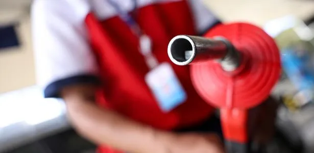 Combustíveis caem em agosto apesar de petróleo caro; veja preços por região