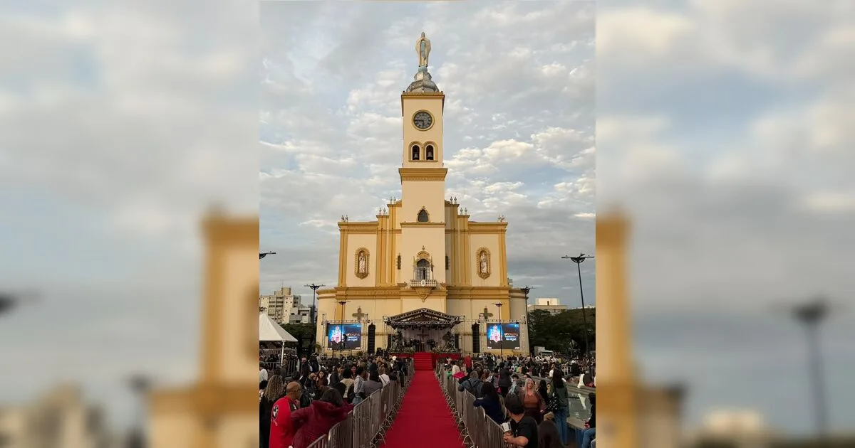 Consagração a São Miguel lota Praça Rui Barbosa em Apucarana
