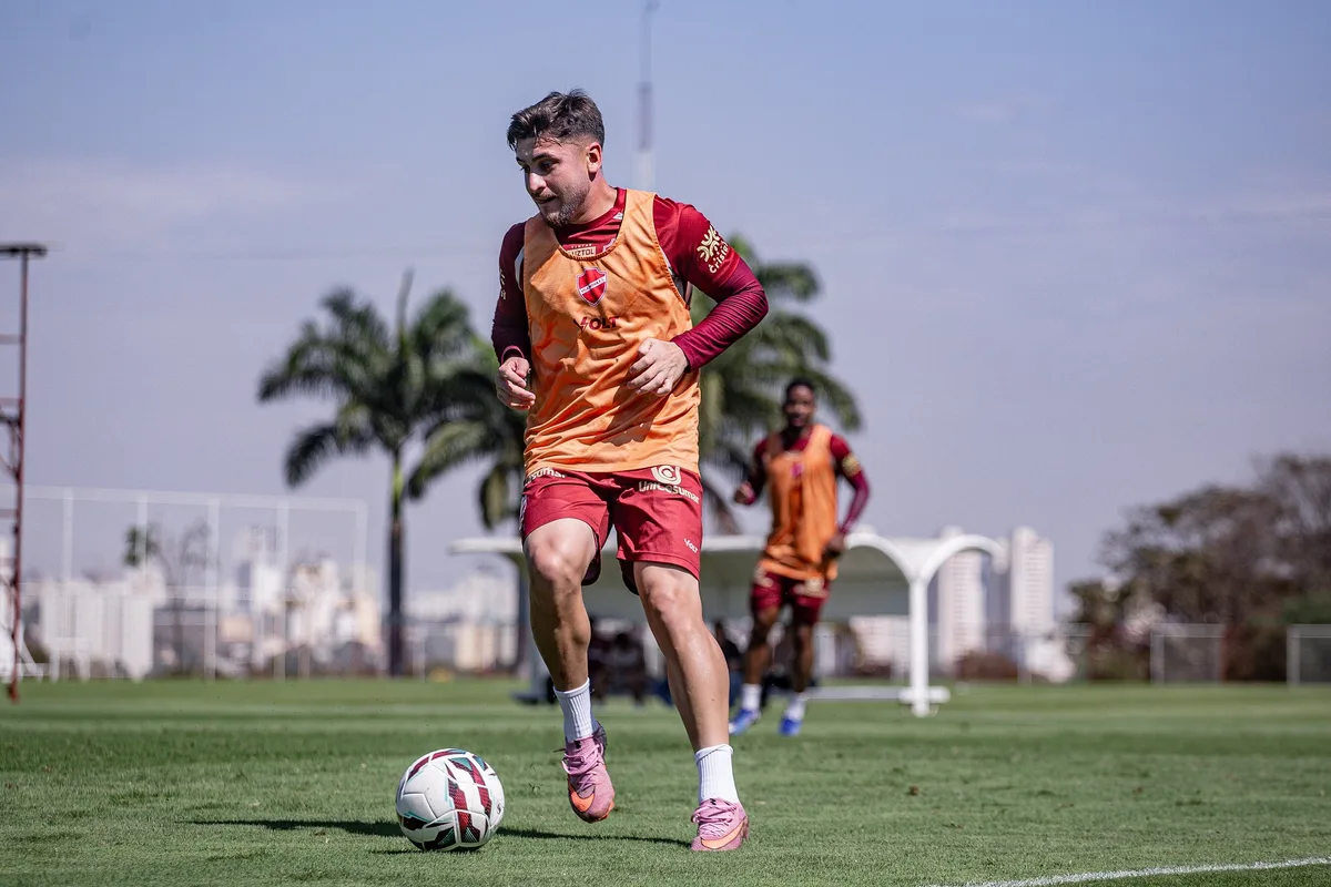 João Vieira admite favoritismo do Vila Nova, mas prega respeito à Ponte Preta
