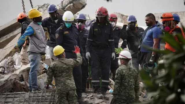 Colômbia prossegue remoção de escombros após sismo que causou 294 mortos