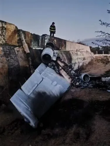 Vídeo: Avião de Rey Vaqueiro pega fogo ao pousar no RN; equipe atualiza quadro de saúde do cantor Foto: Reprodução/Instagram; Divulgação/Corpo de Bombeiros