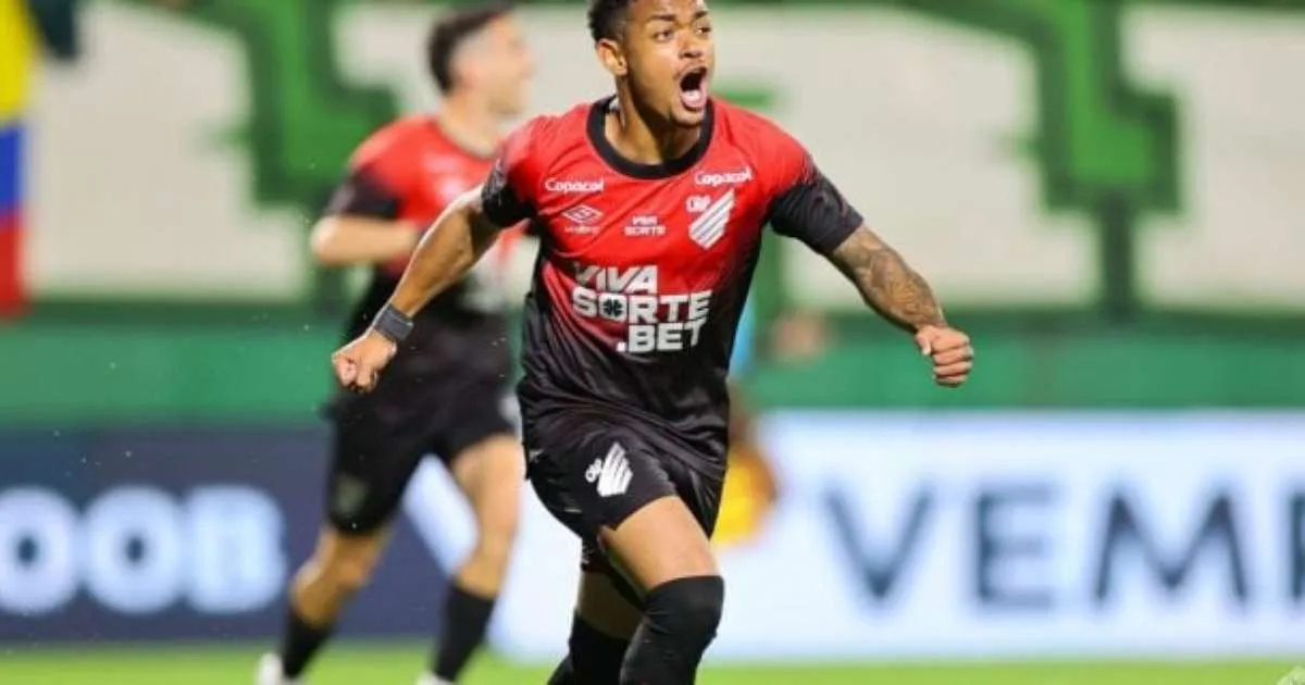 Léo Derik, do Athletico, é condenado a 13 anos de prisão por estupro
