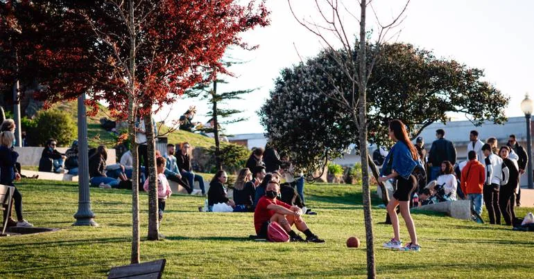 Gaia. Mais de 1000 pessoas contra vedação no Jardim do Morro