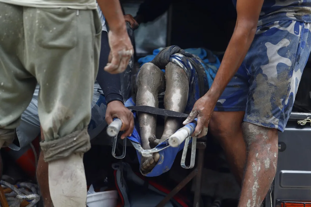 Ascienden a más de 160 los muertos por las inundaciones en el norte de Nepal, en la frontera con China