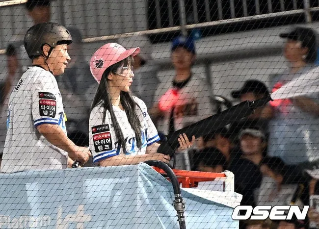 [사진]QWER 쵸단,'물대포 재밌어'
