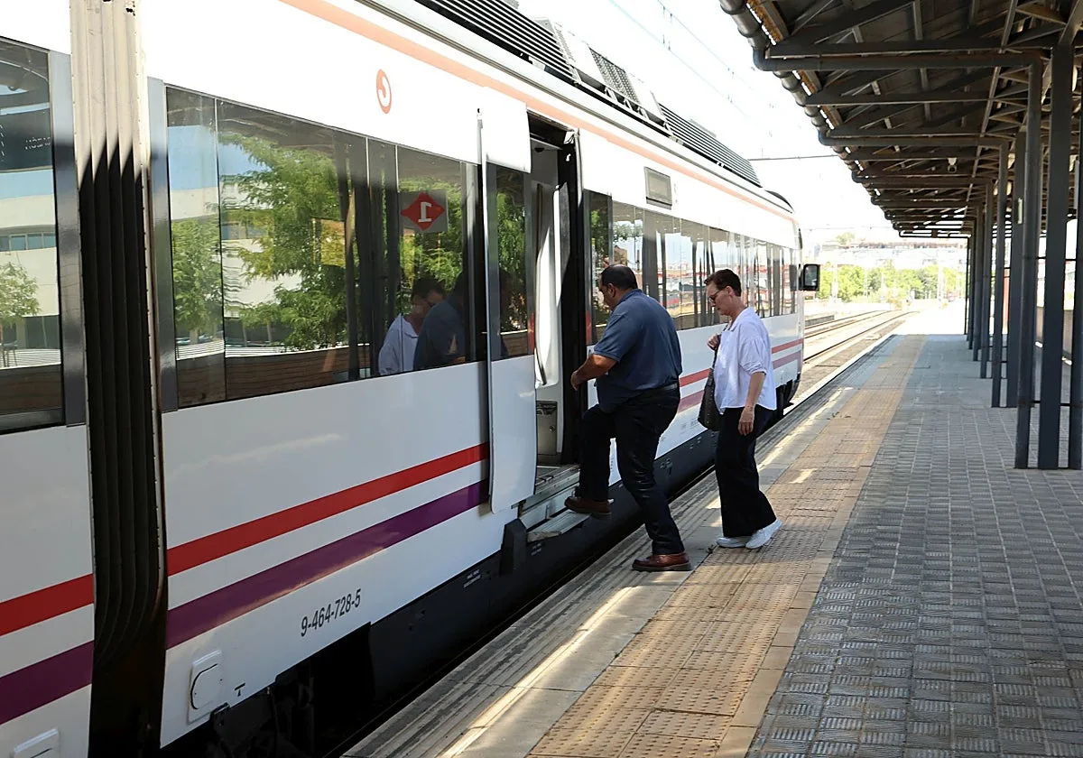 La red de Cercanías de Sevilla tiene sólo 20 trenes