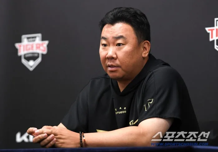 [포토] 질문에 답하는 KIA 이범호 감독