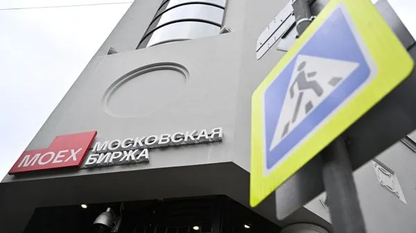 Рынок акций РФ снизился, уйдя ниже 2150 пунктов по индексу