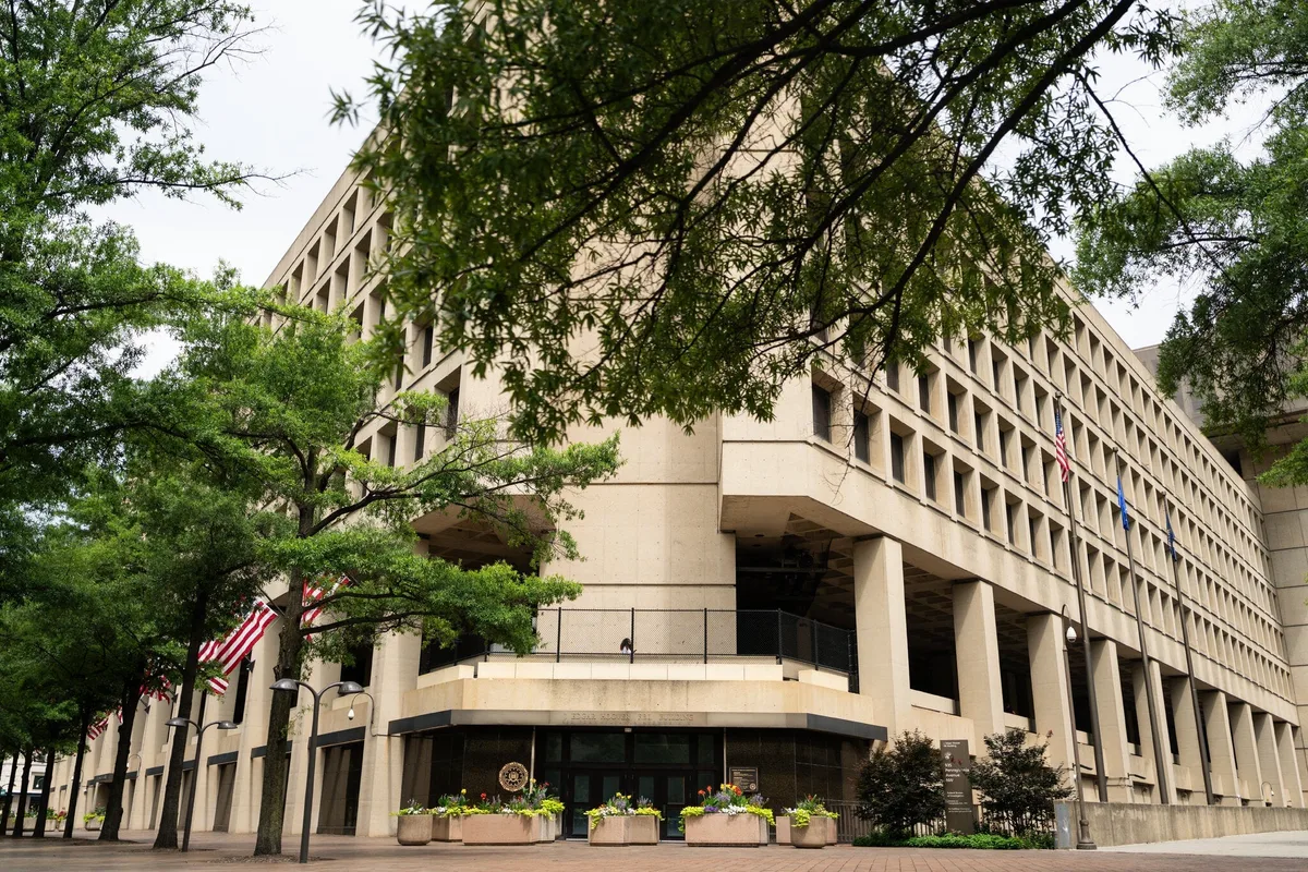 Hackers habrían robado miles de registros confidenciales de personal del FBI