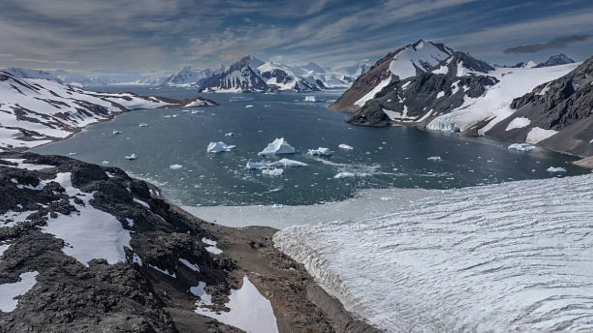 Antarctic sea ice reached its third-lowest winter maximum in satellite records