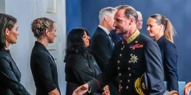 Haakon VIII devient le nouveau roi de Norvège après la mort de son père, Harald V
