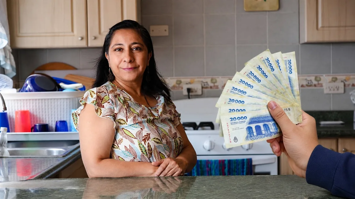 Empleadas domésticas con aumento y triple bono: cuánto cobrarán en septiembre después de la paritaria