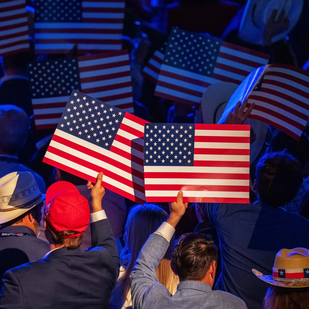 New Poll Shows Democrats Have Midterms Momentum, and Trump Calls A.I. Fears ‘a Hoax’
