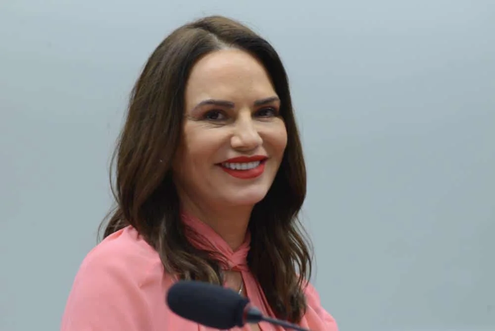 Ex-marido e agressor de Luiza Brunet é condenado pagar indenização milionária a modelo