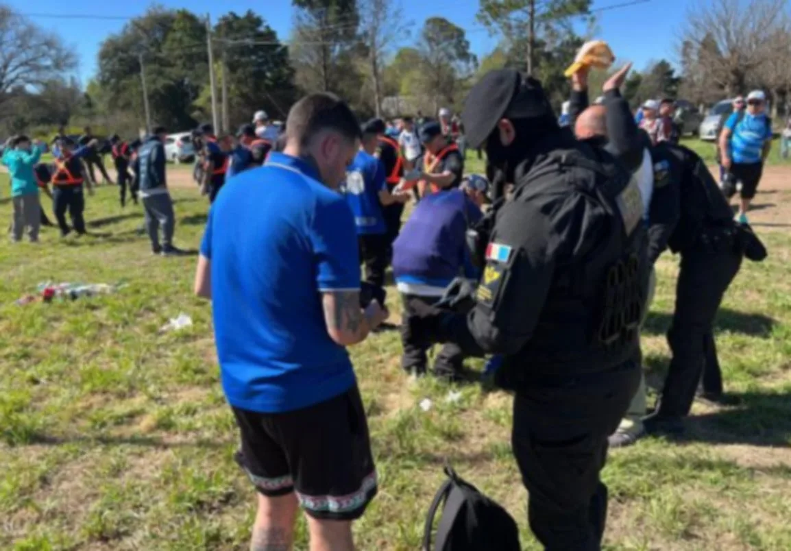 En la previa del partido entre Boca y Vélez, secuestraron estupefacientes a los hinchas en Córdoba