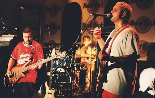 En el 31° aniversario de Molotov, preguntamos a Miky Huidobro si, por su mente, ha pasado dejar la banda; esto contestó