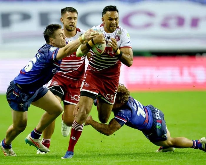 Wigan sink Wakefield and hit Super League summit with 12th straight win