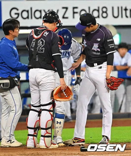 “일부러 맞힌 건 절대 아니었다” 소형준, 쓰러진 이재현에게 두 번이나 안부 물었다…10승·승률왕보다 빛난 배려 [오!쎈 대구]
