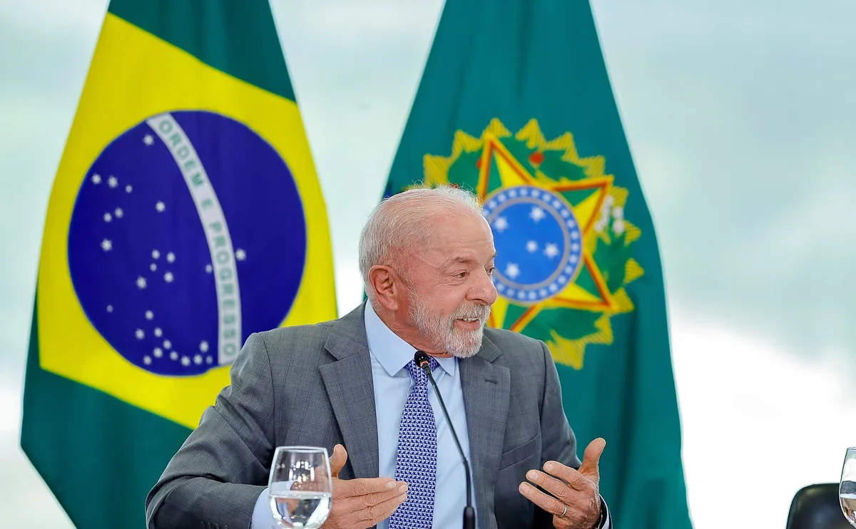 Lula defende aumento do Bolsa Família e diz que falha era “inexplicável”