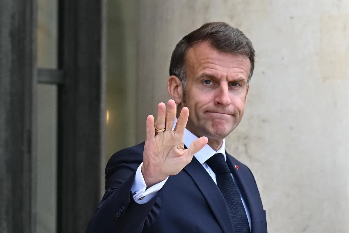 Francia busca dinero entre los jubilados: estudia frenar la subida de las pensiones más altas en 2027 para contener el déficit
