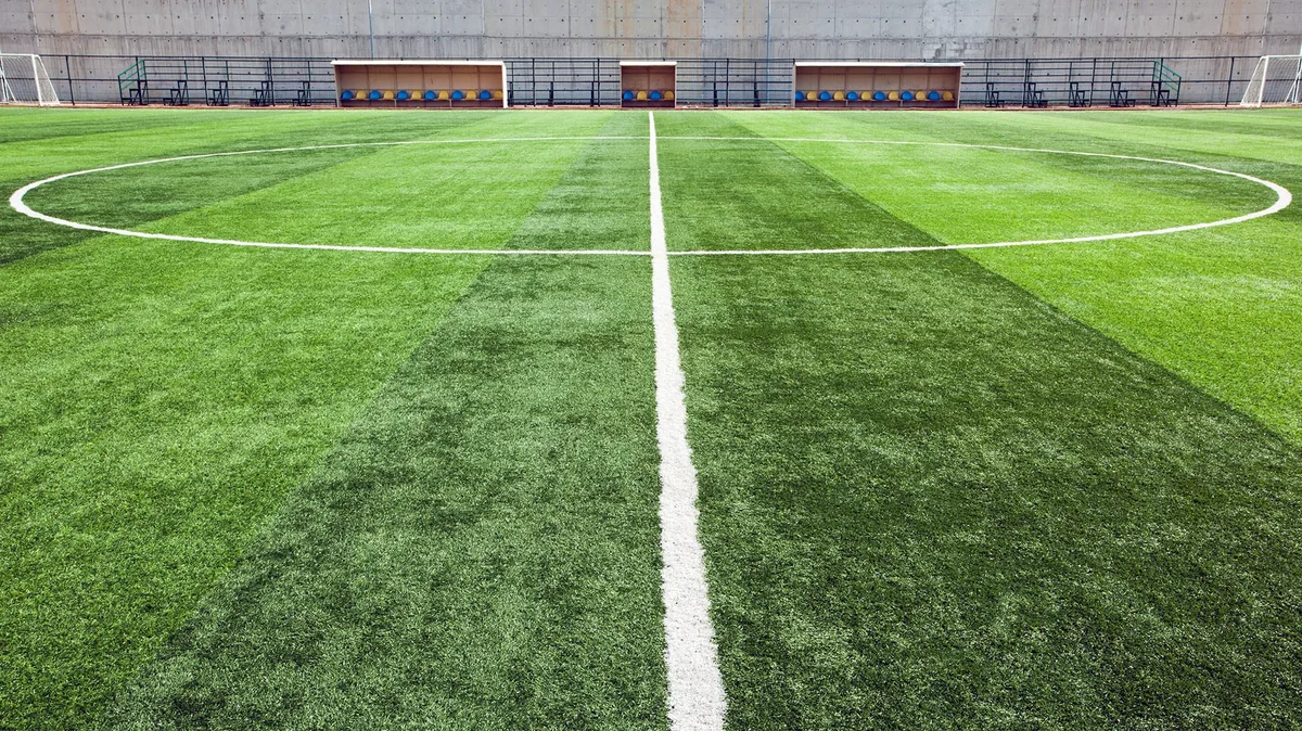 Insultos, un golpe a traición en la cancha y un fallo millonario: la condena por una agresión en un torneo de fútbol amateur