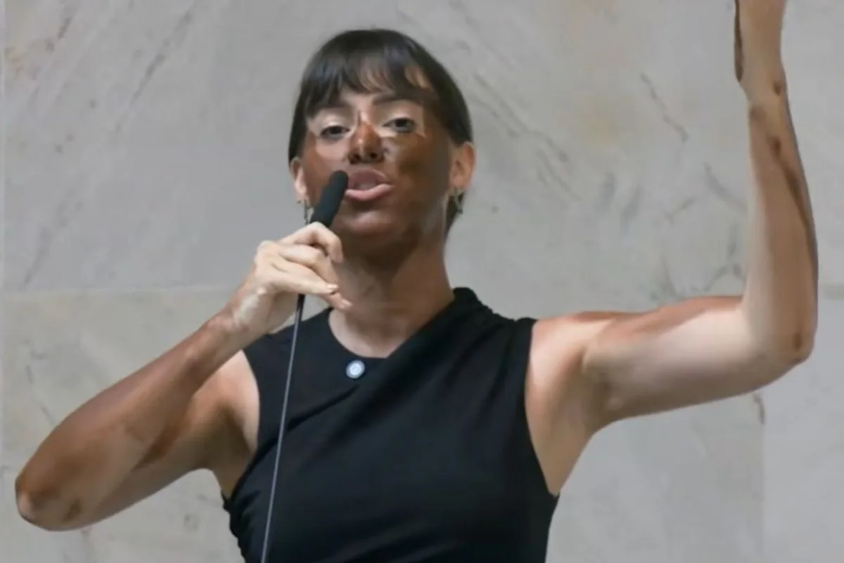 Deputada "blackface" quer criar "empresa amiga" de envolvidos no 8/1