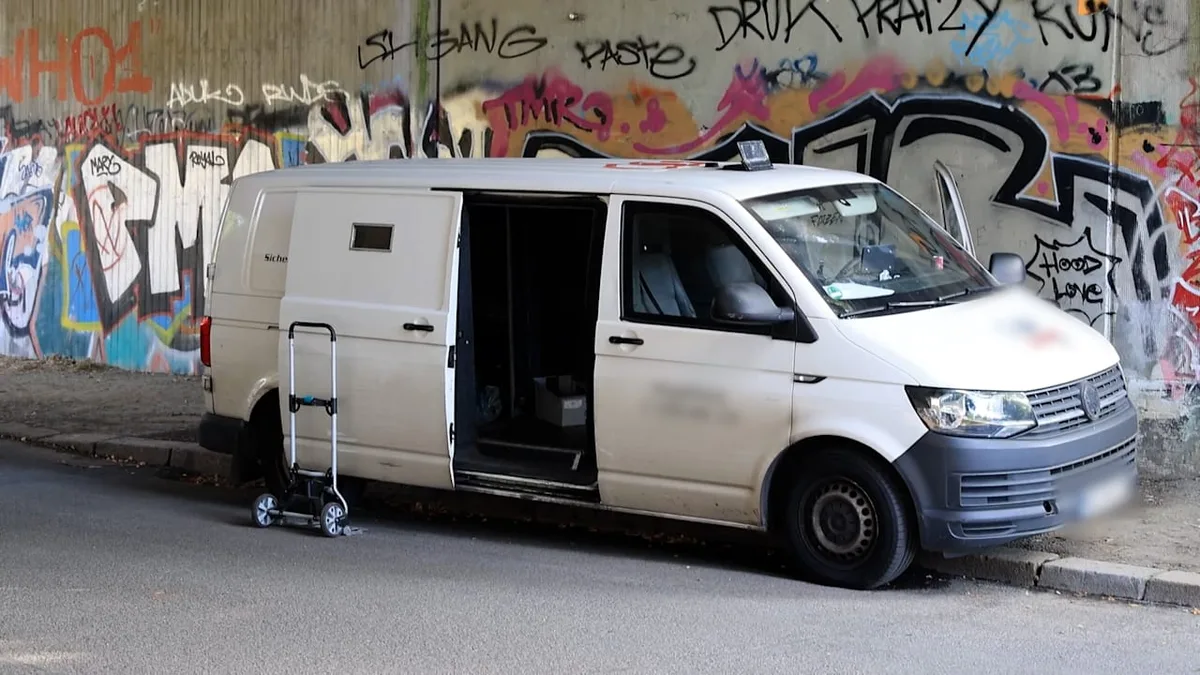 Täter auf der Flucht - Geldtransporter in Berlin überfallen