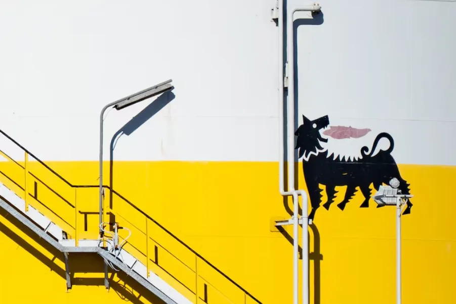ENI busca superar el millón de barriles diarios en Venezuela con gran expansión petrolera