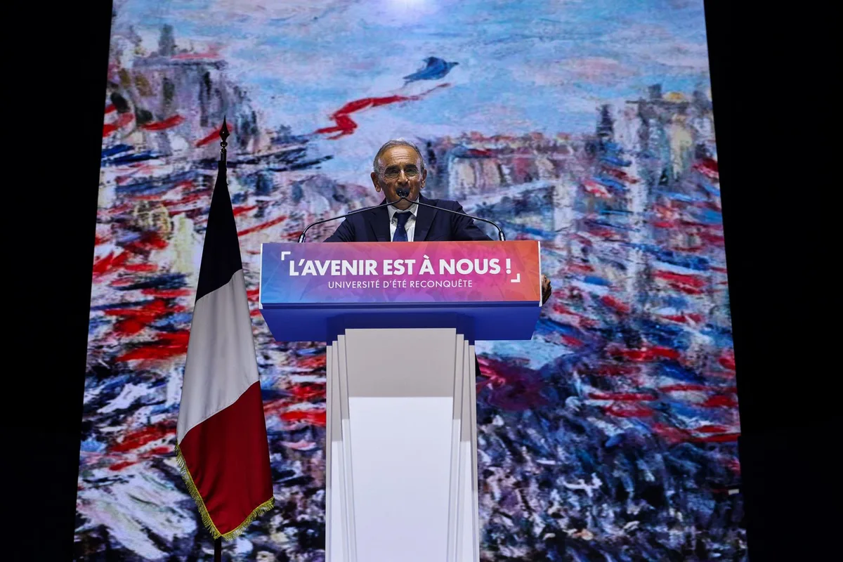 Eric Zemmour précipite sa candidature à la présidentielle, éclipsé par Sarah Knafo et menacé d’extinction politique