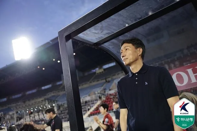 '3-0 대승' K리그1 첫 연승 일군 이영민 감독 "선수단 전체 칭찬해주고파...서울전도 잘하는 걸로 도전하겠다"[현장 인터뷰]
