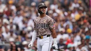 MLB: Ethan Salas la pasa mal en sus primeros turnos en las Grandes Ligas