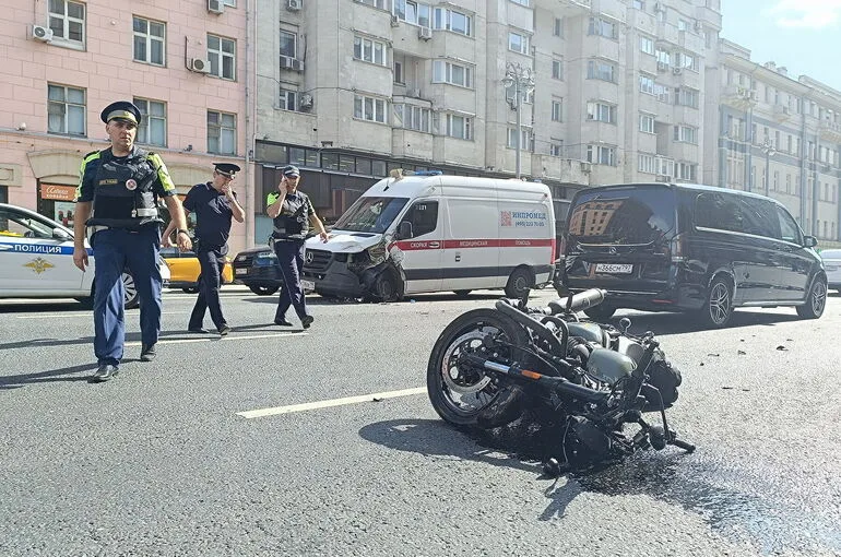 ТАСС: Зампред правления Генбанка погиб в ДТП со скорой в Москве